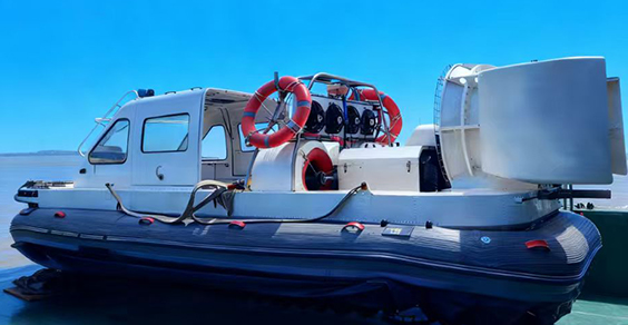 气垫艇：迅驰FD-4