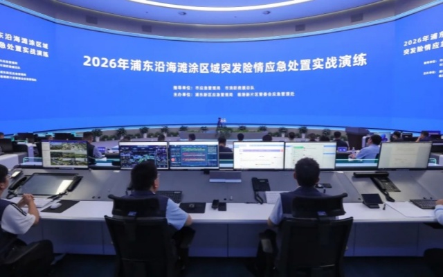 滩涂救援砺精兵｜备格气垫船亮相浦东新区沿海滩涂突发险情应急处置实战演练